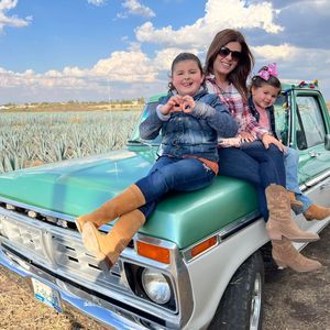 Meet your Posher, Luz angelica